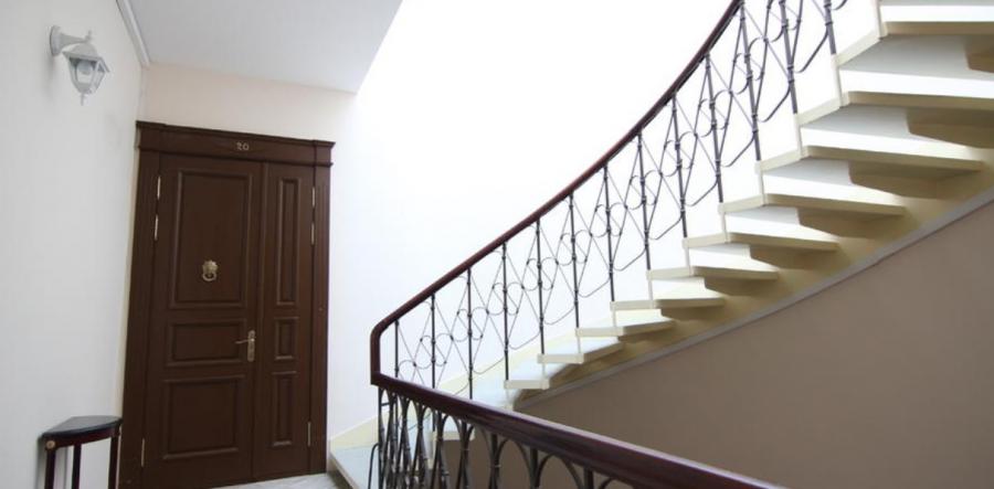 For rent apartment in a quiet center, in a beautiful renovated house.