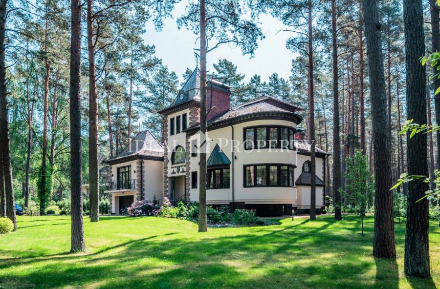 For sale and rent a luxury mansion in Jurmala