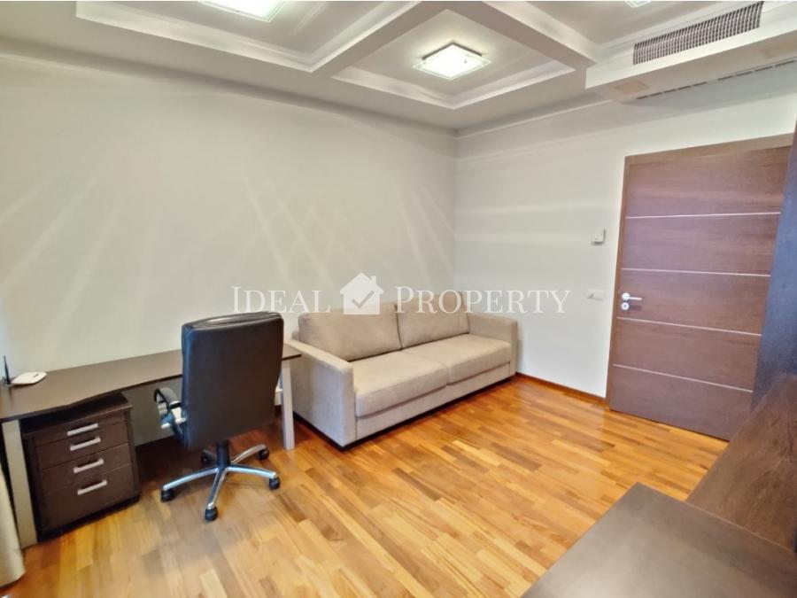 Long-term rent for offer a wonderful apartment located in the prestigious 