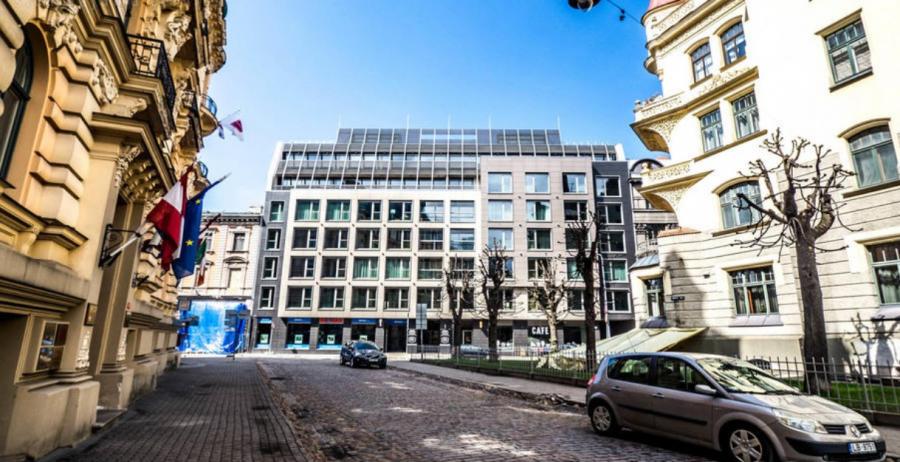 We offer for sale a 1-bedroom apartment in a new project located in the Embassy quarter of the historical center of Riga. 