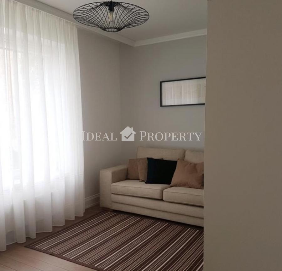 For rent furnished 4-ist. apartment a quiet center in a new home in the Futuris project. 