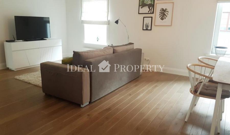 For rent furnished 4-ist. apartment a quiet center in a new home in the Futuris project. 