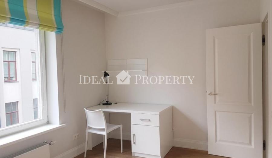 For rent furnished 4-ist. apartment a quiet center in a new home in the Futuris project. 