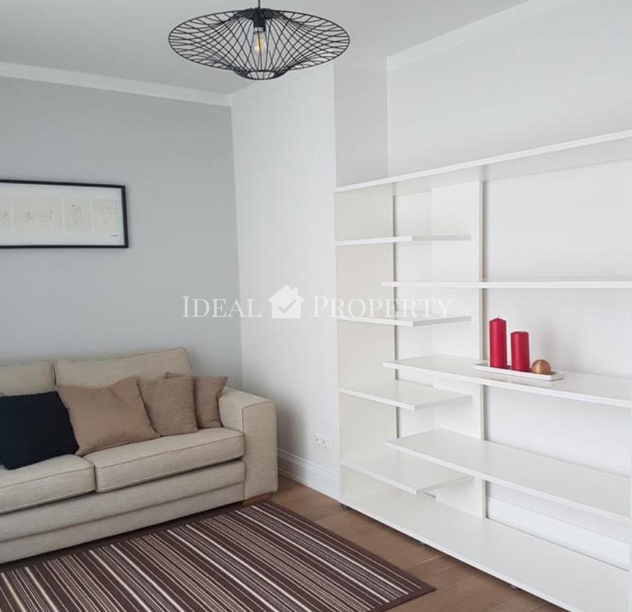 For rent furnished 4-ist. apartment a quiet center in a new home in the Futuris project. 