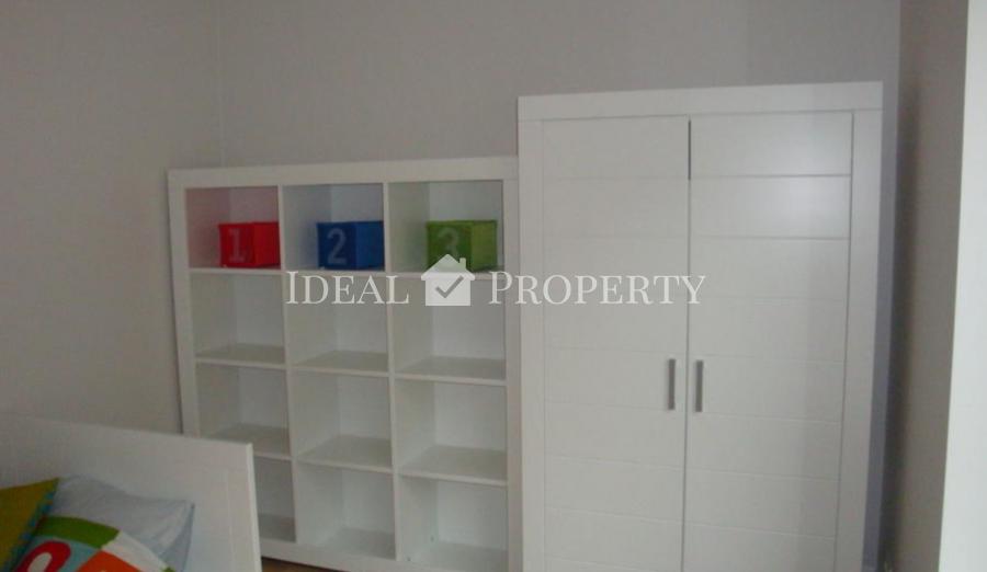 For rent furnished 4-ist. apartment a quiet center in a new home in the Futuris project. 