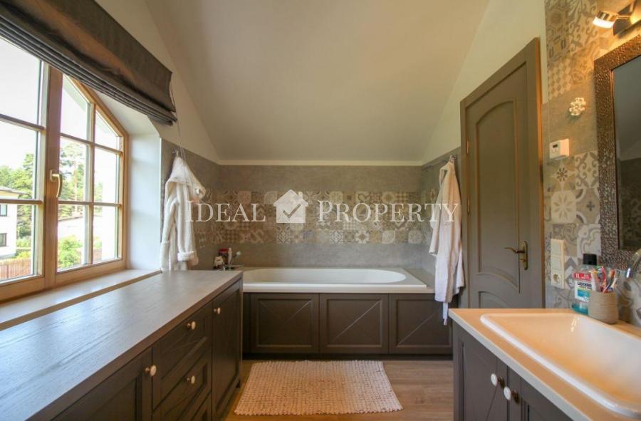 Moderns īpašums par pievilcīgu cenu Berģos netālu no ezera.