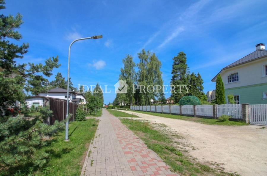 Moderns īpašums par pievilcīgu cenu Berģos netālu no ezera.