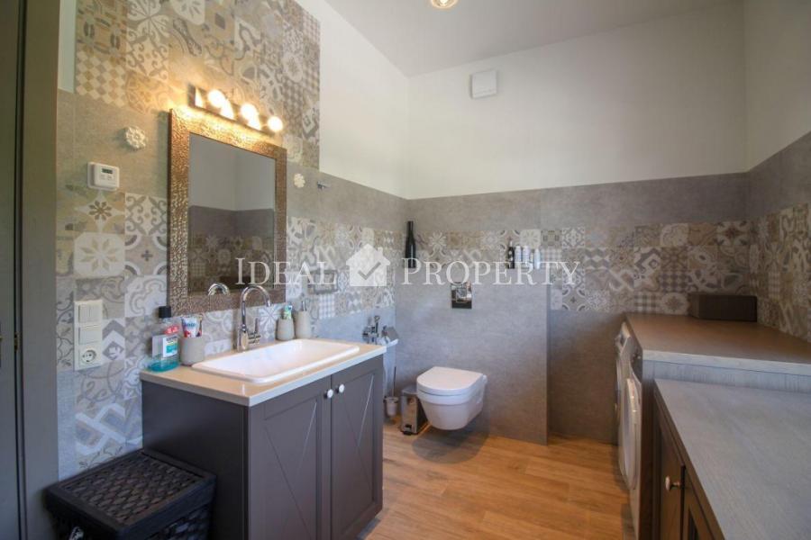 Moderns īpašums par pievilcīgu cenu Berģos netālu no ezera.