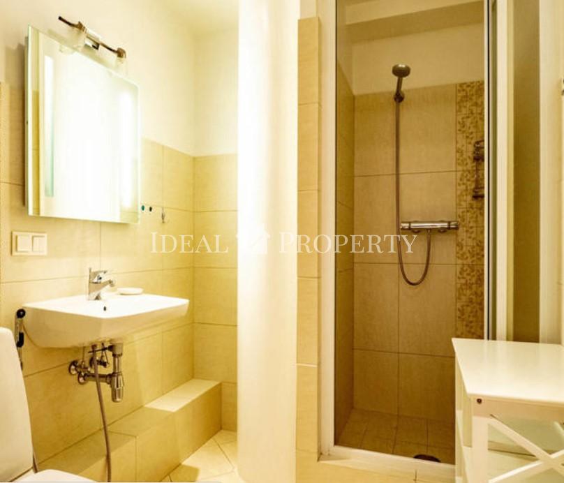 For rent for a long period a two-level apartment with three bedrooms, located in the prestigious project “Centra Nams”.