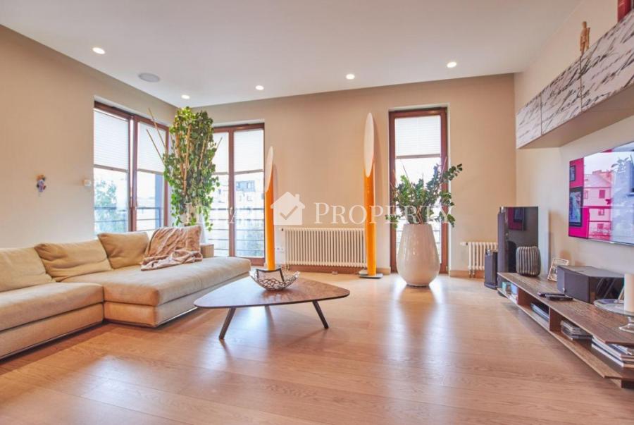 Apartment in the quiet center of Riga in an elite house Petit Paris .