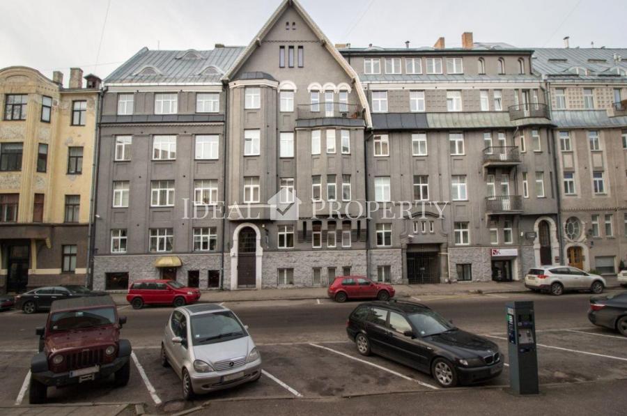 For sale an exclusive and quality built apartment in the quiet center of Riga. 