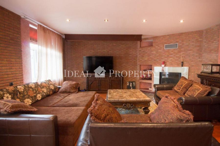 For sale an exclusive and quality built apartment in the quiet center of Riga. 