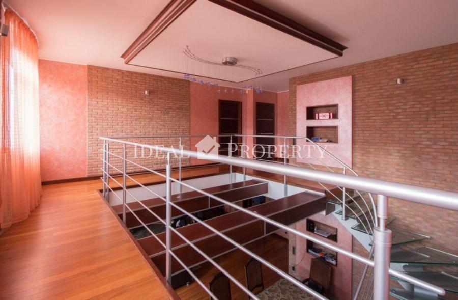 For sale an exclusive and quality built apartment in the quiet center of Riga. 