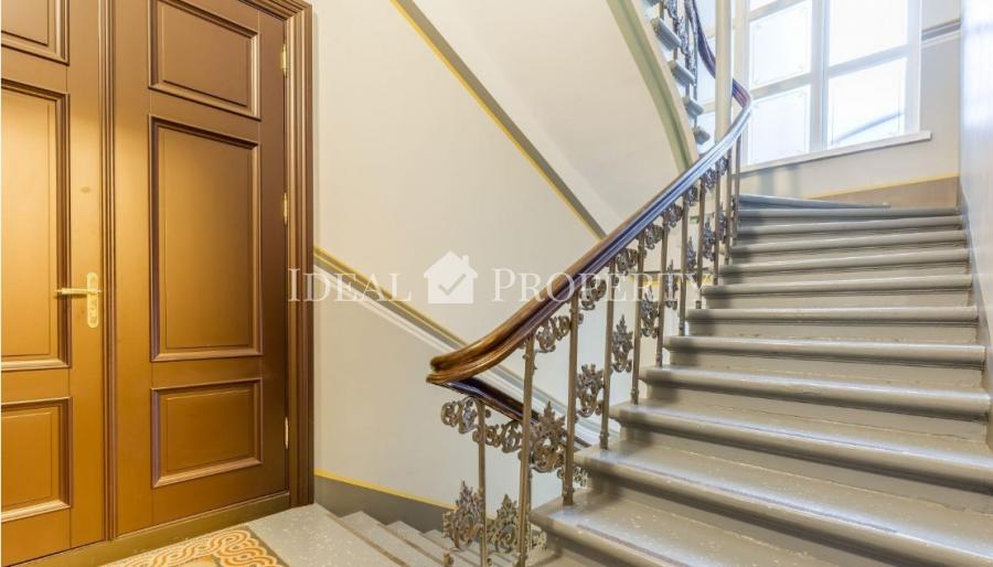 For sale a luxury apartment in the Silent Centre, in the diplomatic area, overlooking one of the most beautiful and greenest parks in Riga - Kronvalda Park.