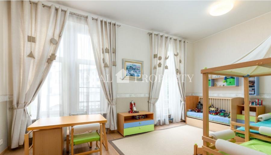 For sale a luxury apartment in the Silent Centre, in the diplomatic area, overlooking one of the most beautiful and greenest parks in Riga - Kronvalda Park.