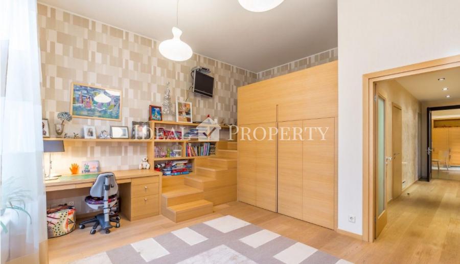 For sale a luxury apartment in the Silent Centre, in the diplomatic area, overlooking one of the most beautiful and greenest parks in Riga - Kronvalda Park.