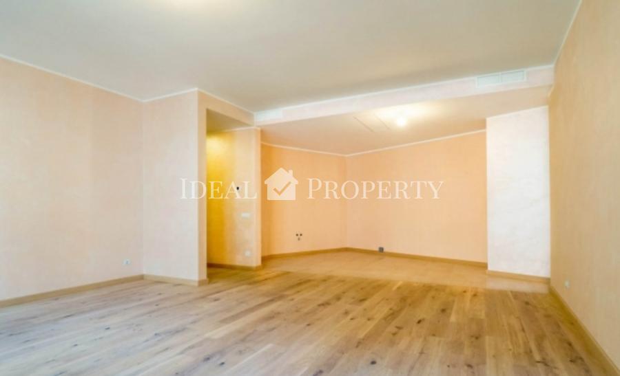 We offer for sale a 2-bedroom apartment in a new project located in the Embassy quarter of the historical center of Riga. 