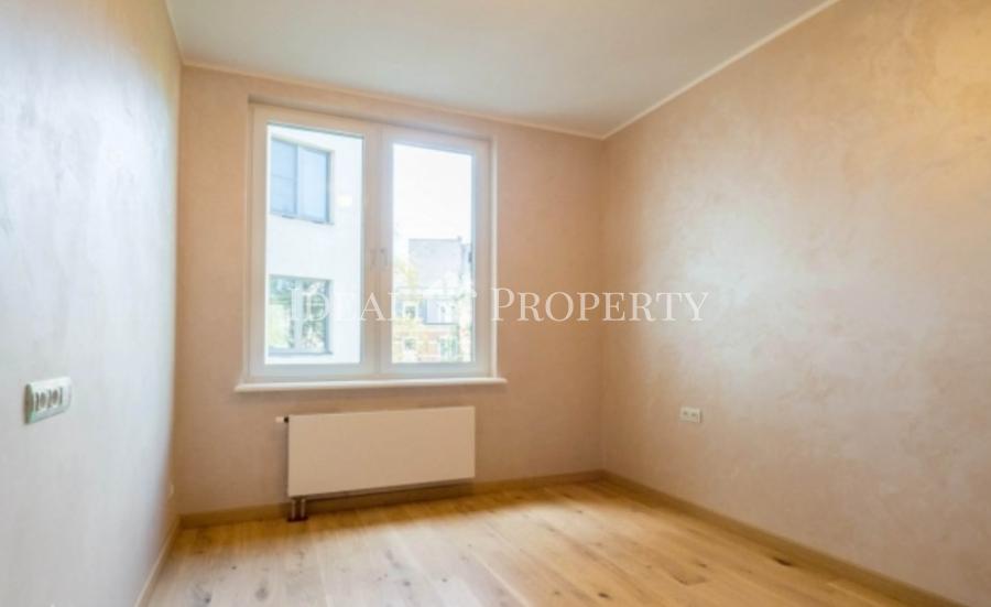 We offer for sale a 2-bedroom apartment in a new project located in the Embassy quarter of the historical center of Riga. 