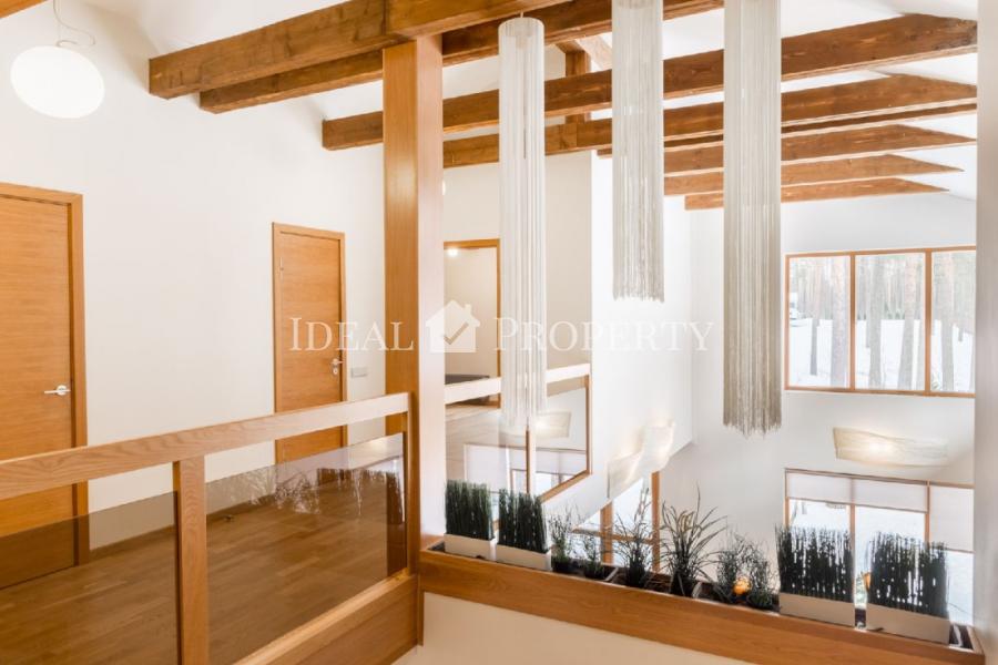 Продает качественный 2-этажный частный дом в тихом районе в Лангстини. Продает качественный 2-этажный частный дом в тихом районе в Лангстини.