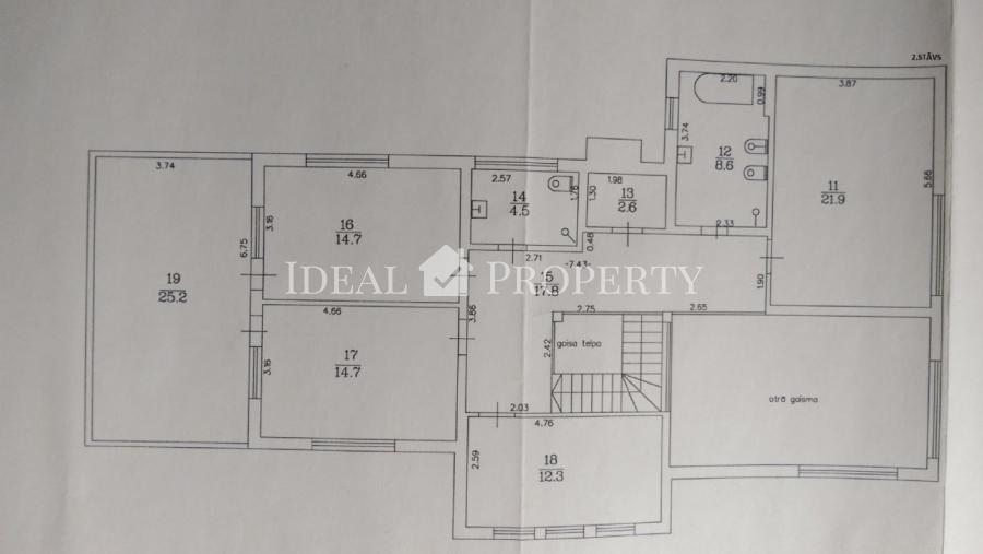 Продает качественный 2-этажный частный дом в тихом районе в Лангстини. Продает качественный 2-этажный частный дом в тихом районе в Лангстини.