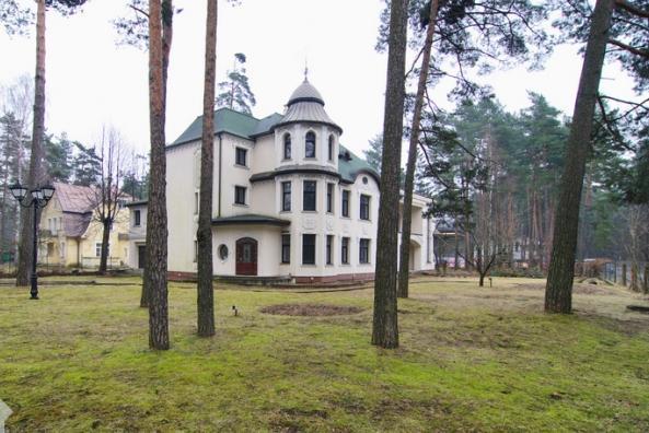 For sale an exclusive mansion in the exclusive area of Riga Mezhapark