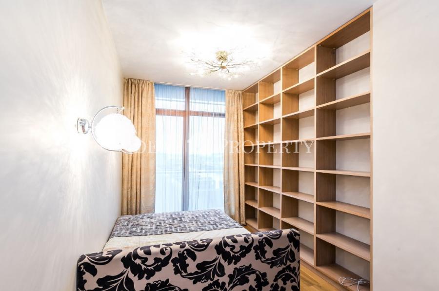 Cozy apartment with a spacious terrace with a wonderful view of the city center. 