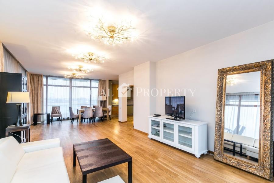 Cozy apartment with a spacious terrace with a wonderful view of the city center. 