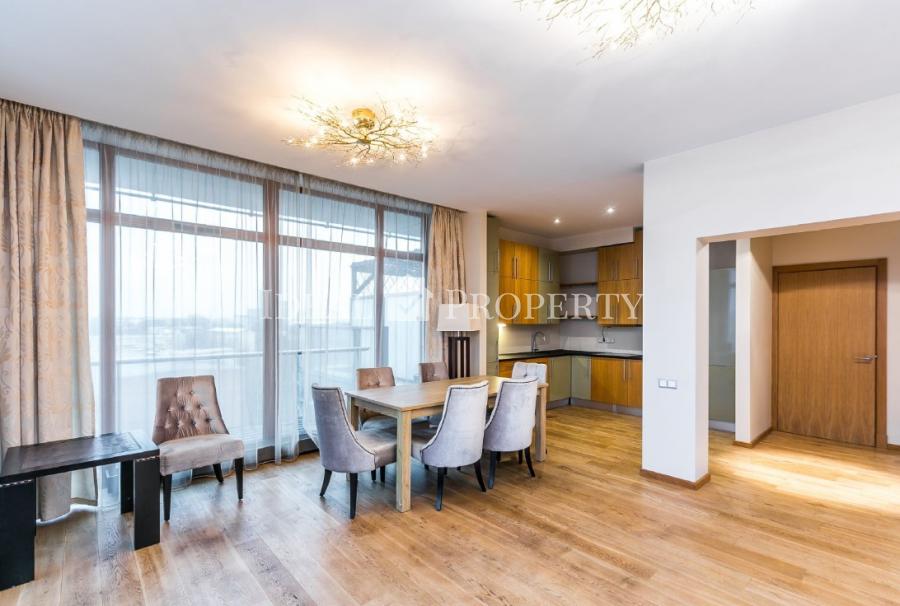 Cozy apartment with a spacious terrace with a wonderful view of the city center. 