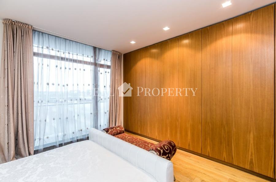 Cozy apartment with a spacious terrace with a wonderful view of the city center. 