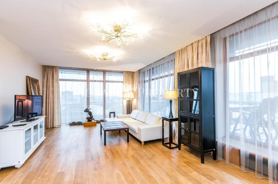 Cozy apartment with a spacious terrace with a wonderful view of the city center. 