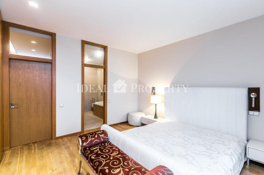 Cozy apartment with a spacious terrace with a wonderful view of the city center. 