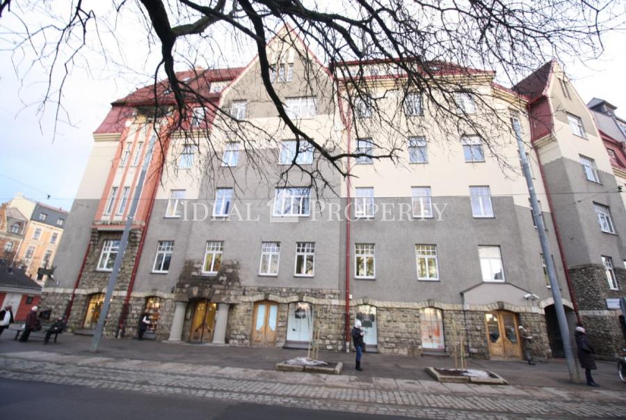 Spacious four-room apartment in Art Nouveau building.