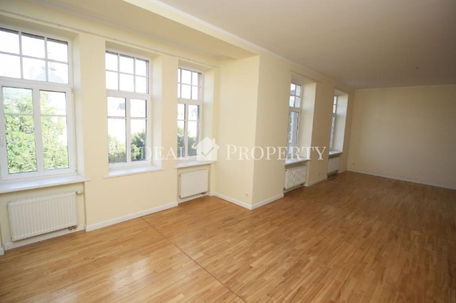 Spacious and bright six-room apartment overlooking the Embassy District's Art Nouveau buildings. 