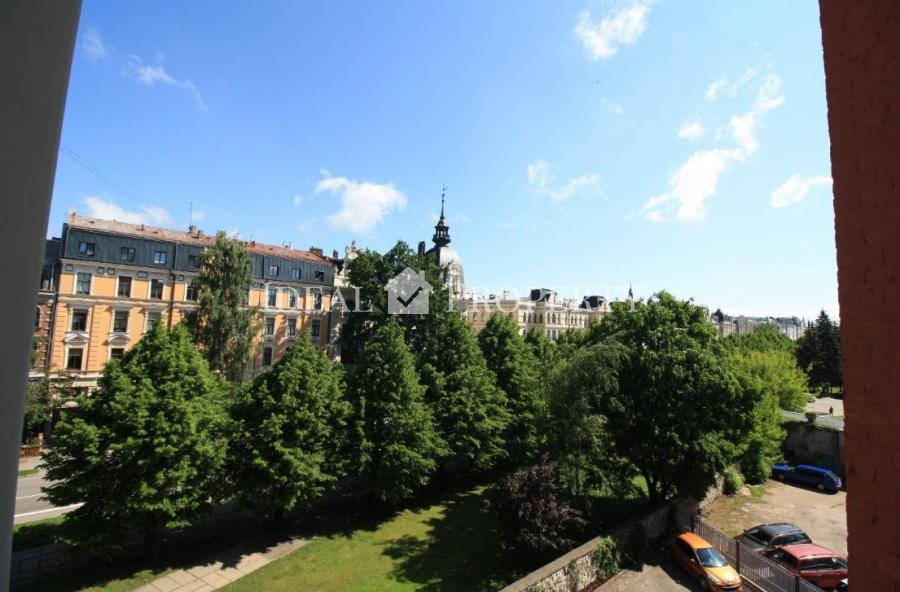 Spacious and bright six-room apartment overlooking the Embassy District's Art Nouveau buildings. 