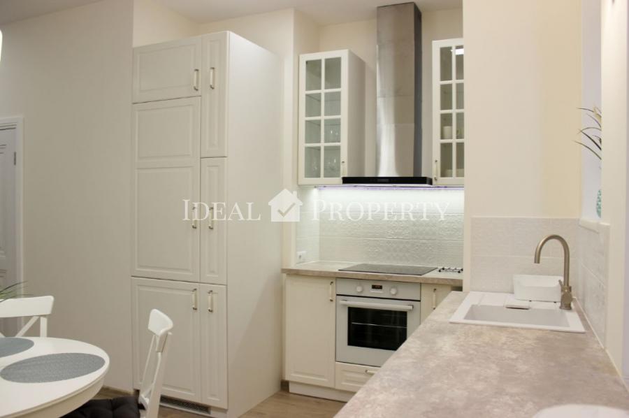 Sunny 3-bedroom apartment in the city center. 