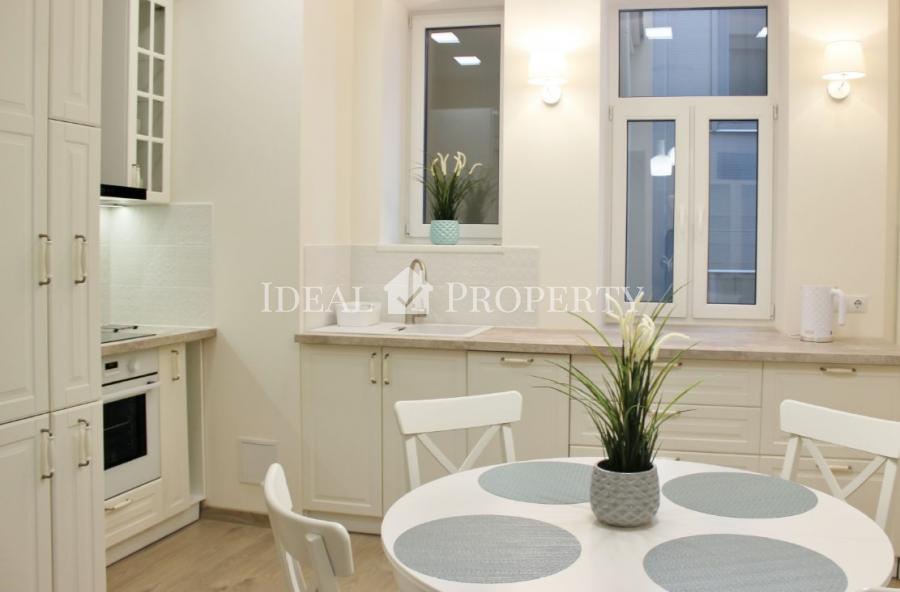 Sunny 3-bedroom apartment in the city center. 