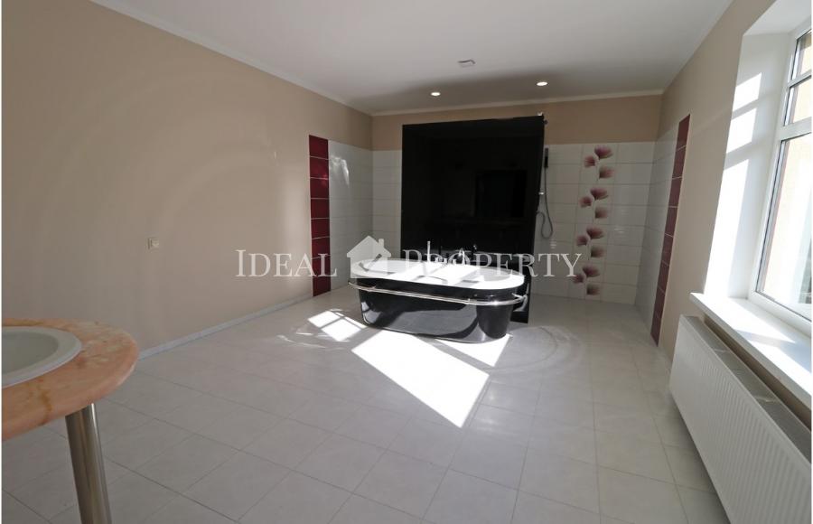 The house has 4 bedrooms, large hall with fireplace, in Dubulti.