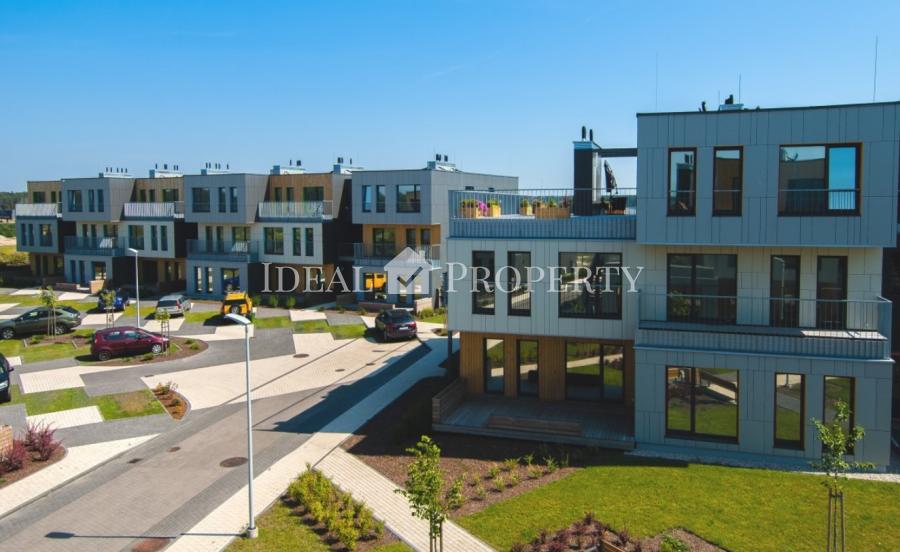 Трехкомнатная квартира с эксклюзивной террасой на крыше. С видом на гольф и парк.