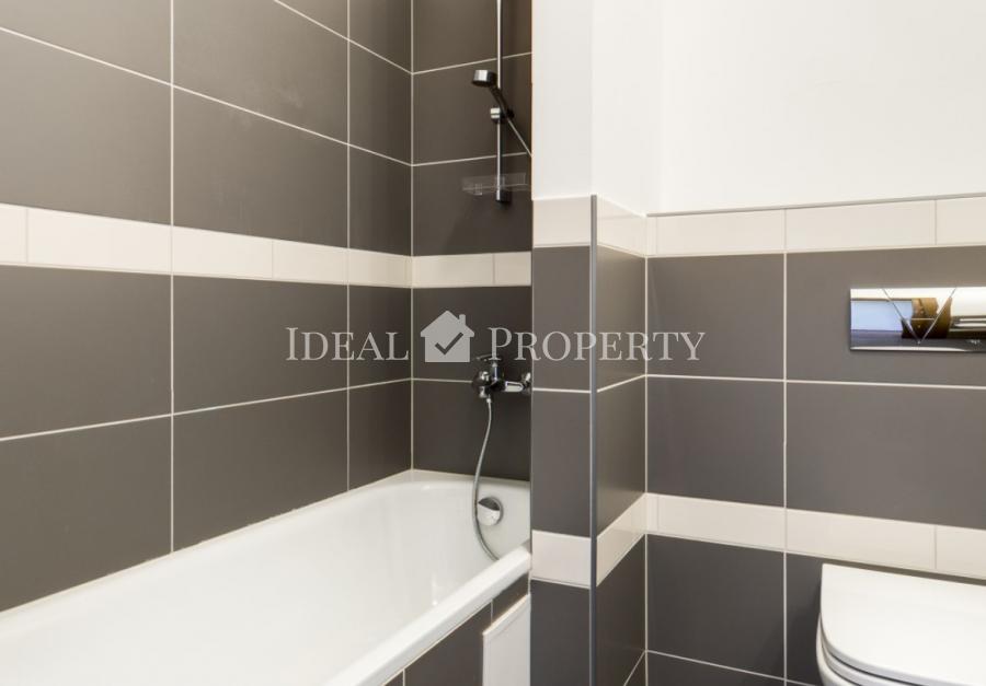 Трехкомнатная квартира с эксклюзивной террасой на крыше. С видом на гольф и парк.