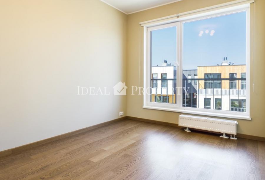 Трехкомнатная квартира с эксклюзивной террасой на крыше. С видом на гольф и парк.