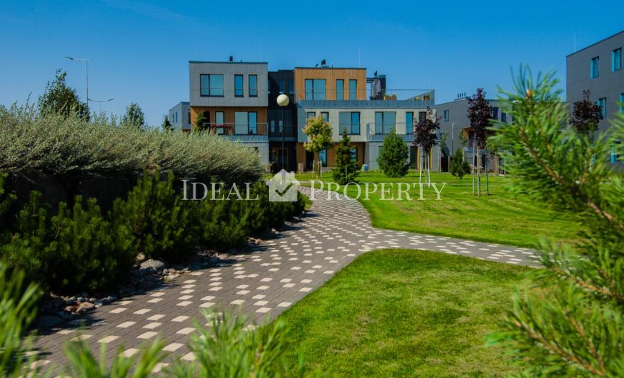 Трехкомнатная квартира с эксклюзивной террасой на крыше. С видом на гольф и парк.