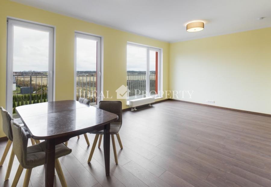 Сдается просторная трехкомнатная квартира, с функциональной планировкой.