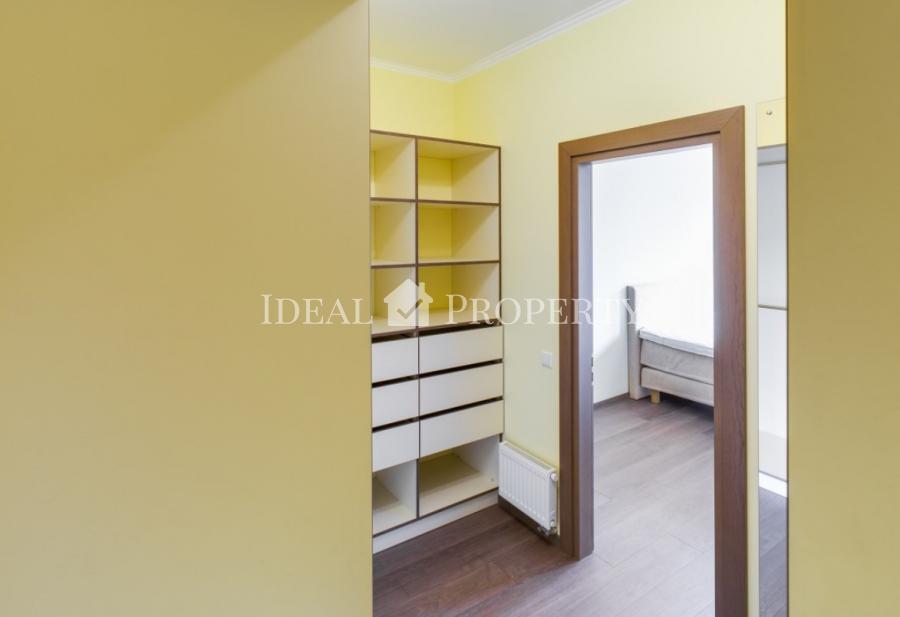 Сдается просторная трехкомнатная квартира, с функциональной планировкой.