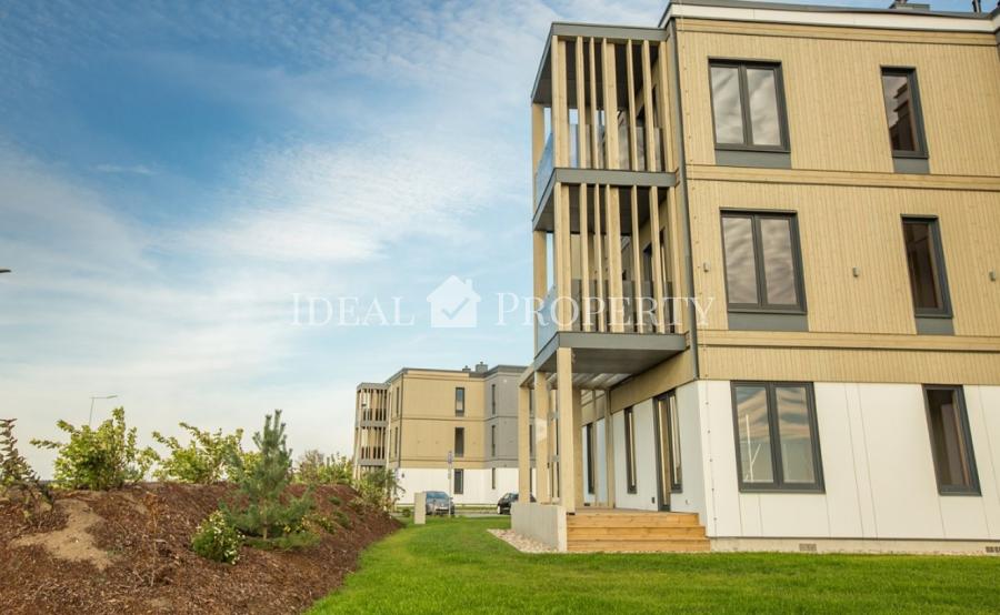 Сдается просторная трехкомнатная квартира, с функциональной планировкой.