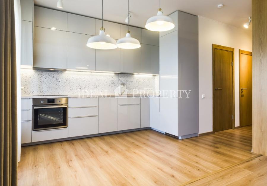 Сдается просторная трехкомнатная квартира, с функциональной планировкой.