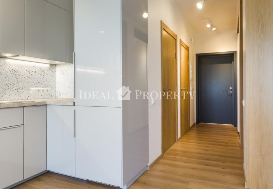 Сдается просторная трехкомнатная квартира, с функциональной планировкой.