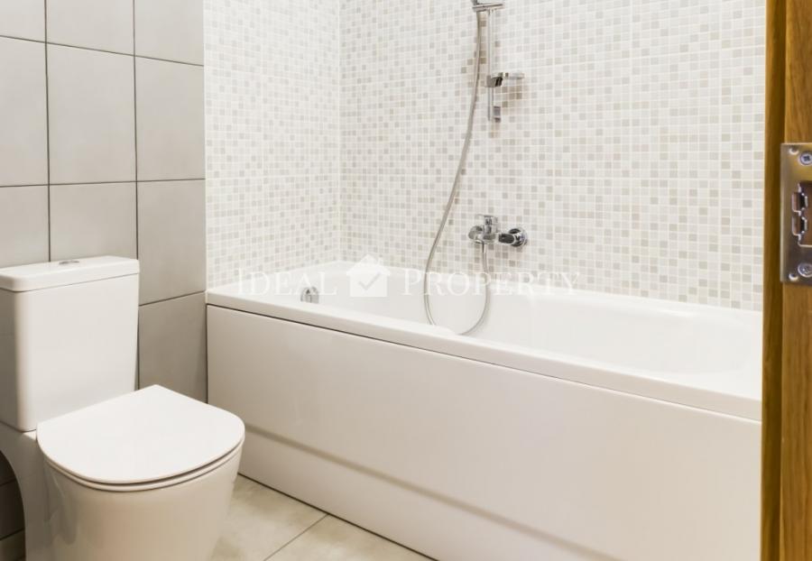 Сдается просторная трехкомнатная квартира, с функциональной планировкой.