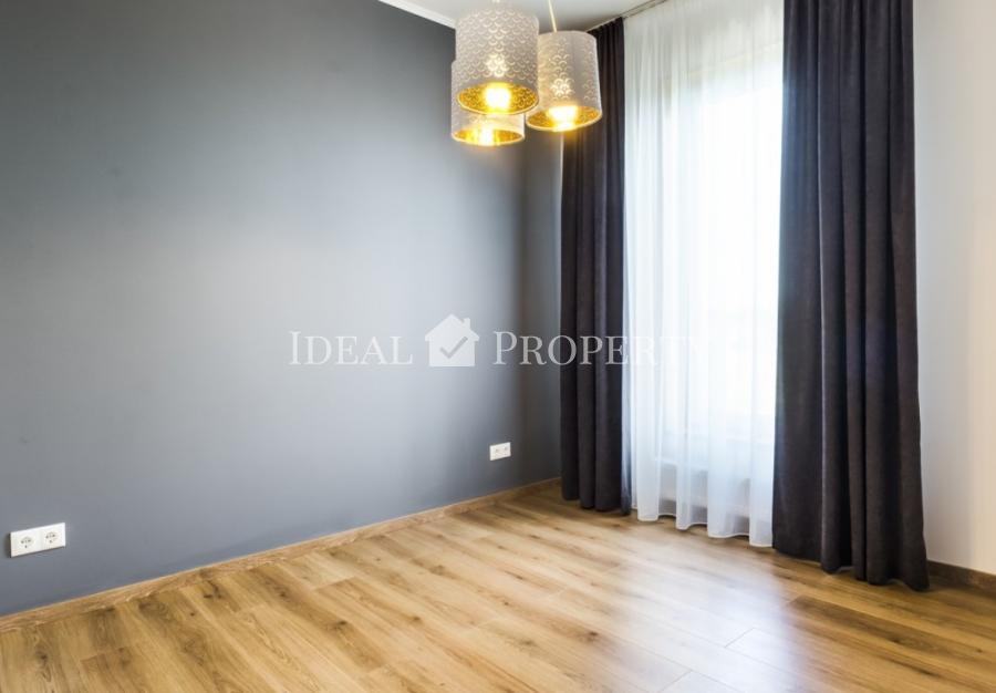 Сдается просторная трехкомнатная квартира, с функциональной планировкой.