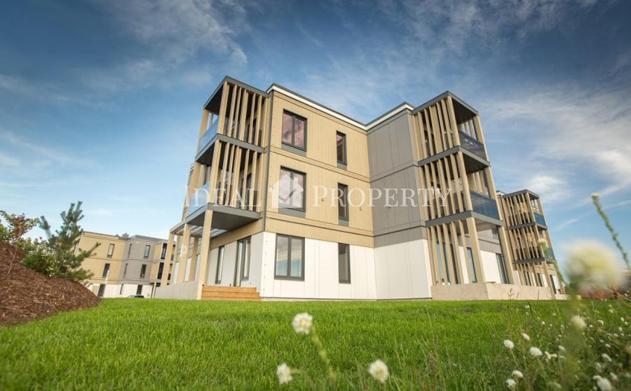 Сдается просторная трехкомнатная квартира, с функциональной планировкой.