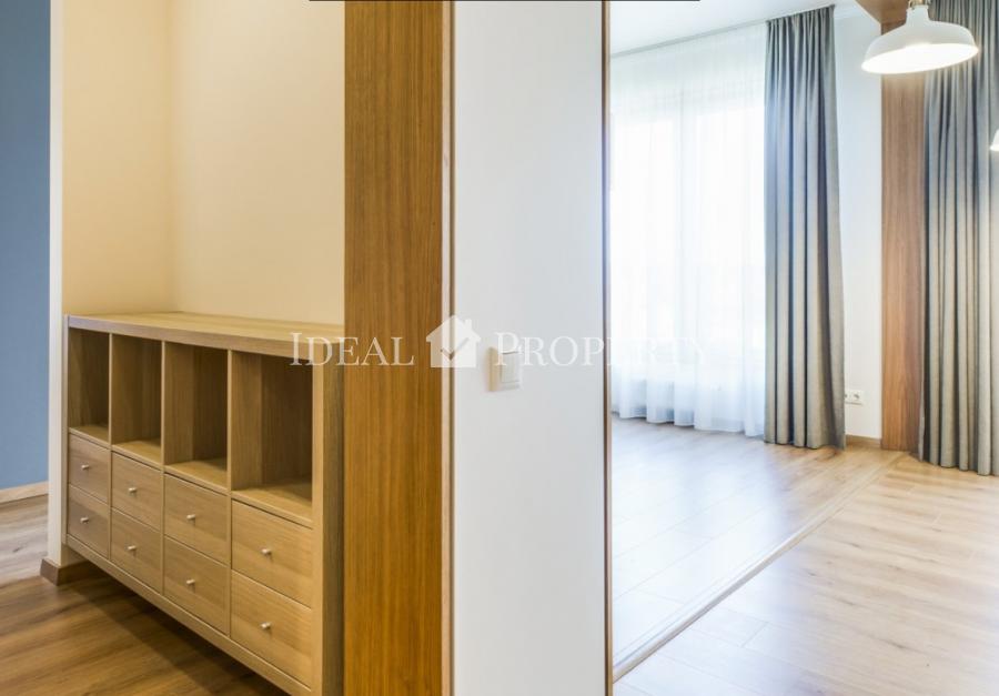 Сдается просторная трехкомнатная квартира, с функциональной планировкой.